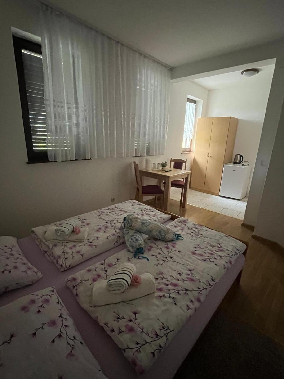 Guest House Stefanija Poljanak Esterno foto